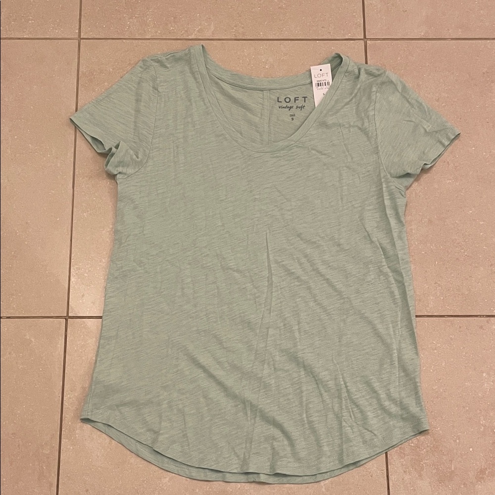 LOFT Mint Green Short Sleeve T-shirt Rounded Hem Scoop Neck size S New